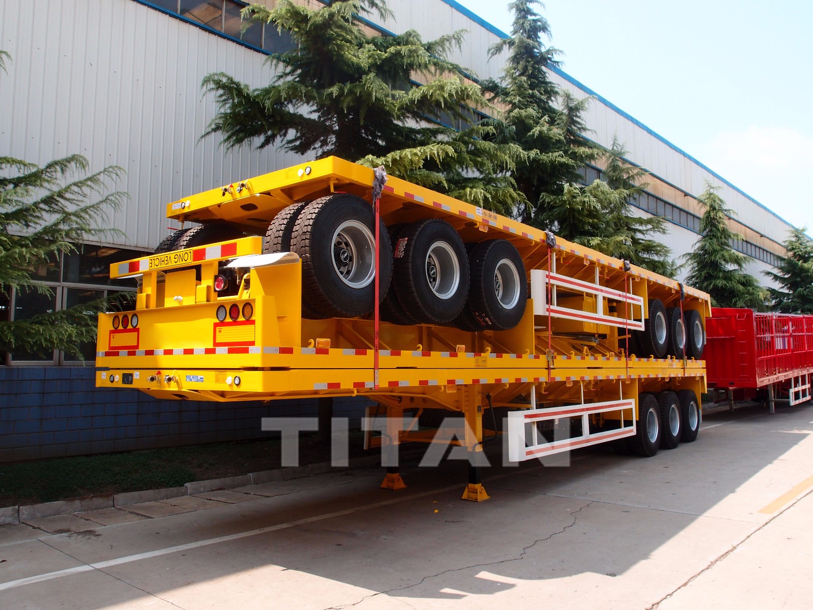 tri-axle flat-bed trailer