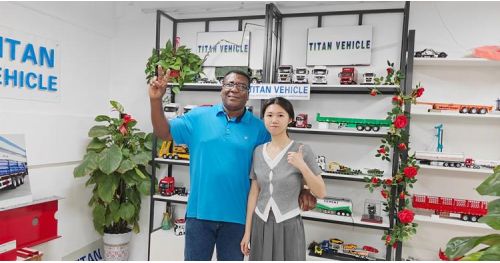 Congolese Customer Visit TITAN to Buy Flatbed Trailer