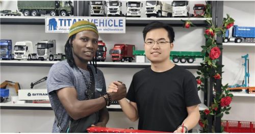 Guinea Customer Visit TITAN to Buy 3 Axle Flatbed Trailer