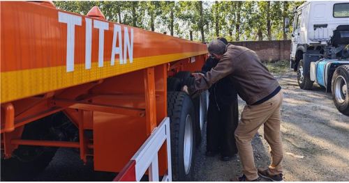 Kenya Customer came to TITAN to buy 4 Axle Flatbed Trailer