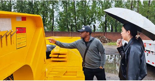 Nigerian Customers Come to Visit Our Removable Gooseneck Trailer