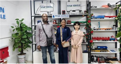 Cameroon Customers Come to Titan to Buy 3 Axle 60 Ton Dump Semi Trailer