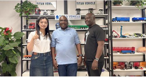 Zimbabwe Customers Visit TITAN to Buy Tri Axle Grain Trailer