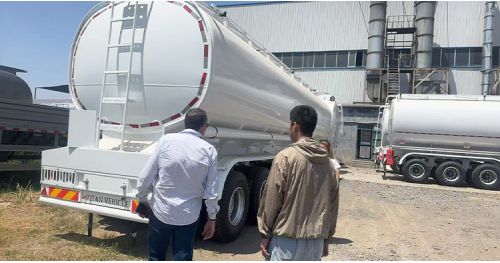 Argentina Customers Visit TITAN to Buy Fuel Tanker Semi Traile
