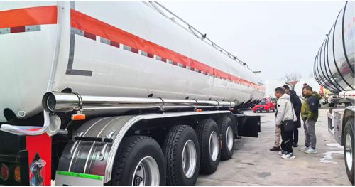Senegalese Customer Visited and Purchased Fuel Tanker Trailer