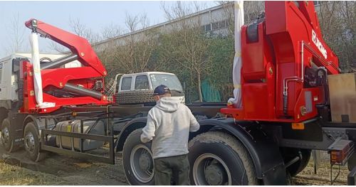 Chilean Customer Visit TITAN to Purchase Side Loader Truck