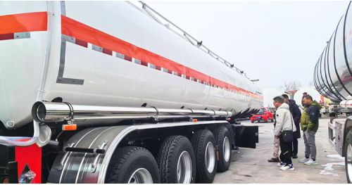 Tanzanian Customer Successfully Purchased a Fuel Tanker Trailer from Our Company