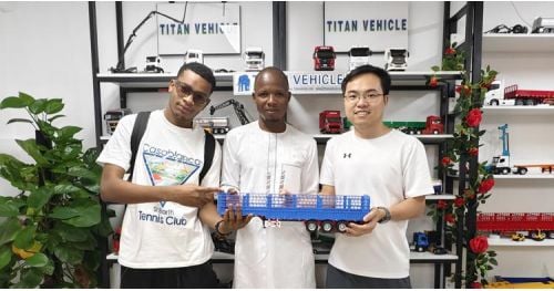 Guinean Customers Visit TITAN to Buy Fence Cargo Semi Trailer