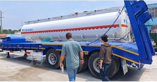 Customer from Panama Visited Titan Vehicle and Purchased Low Loader Trailer
