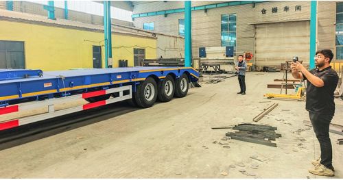Saudi Arabian Customers Visit Titan and Purchase Lowbed Trailer