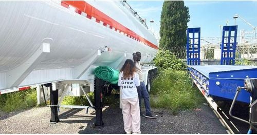Malian Customers Visited Titan and Purchased Fuel Tanker Trailers
