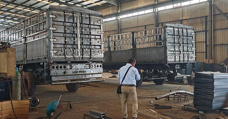 3 Axle Fence Semi Trailer for Sale in Peru