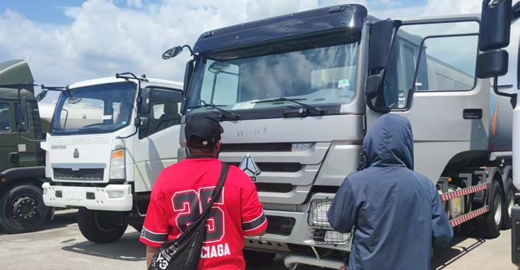 Ghanaian Customer Visited TITAN to Purchase Howo Truck