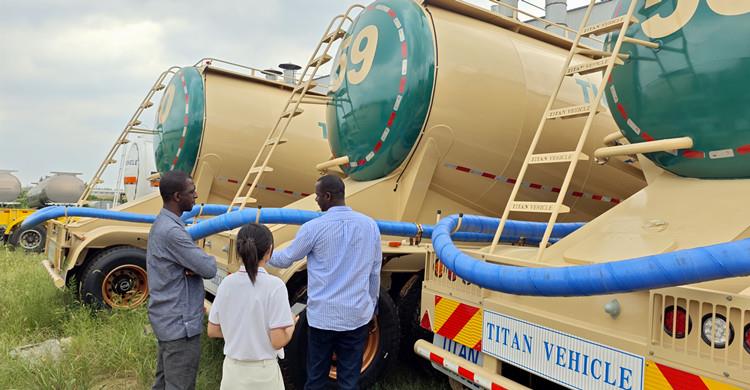 4 Axle Bulk Cement Tanker Trailer for Sale in Gambia