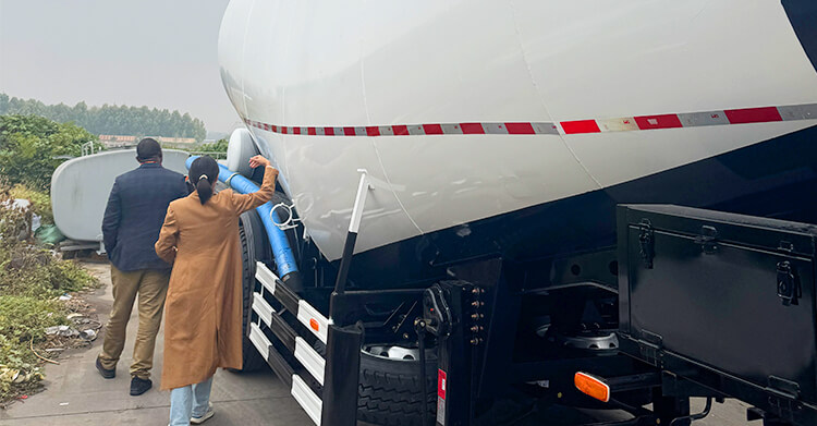 3 Axle Bulk Cement Tanker for Sale in Tanzania