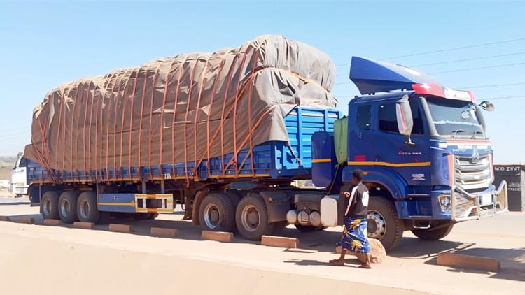 triaxle trailer with board