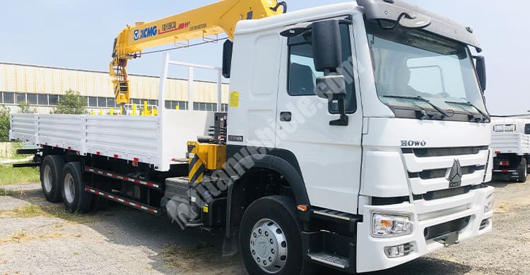 Howo Flat Bed Crane Trucks for Sale in Nigeria