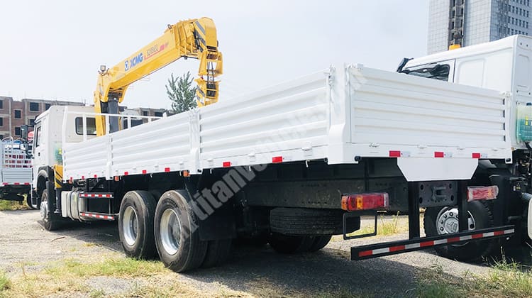 Howo Flat Bed Crane Trucks for Sale in Nigeria