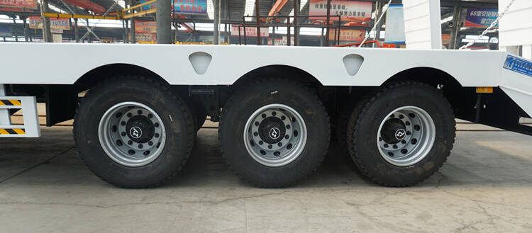 New & Used Tri Axle Heavy Duty Low Loaders for Sale in Rwanda