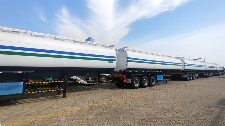 Tri Axle 42000 Liters Oil Tanker Trailer for Sale In Tanzania
