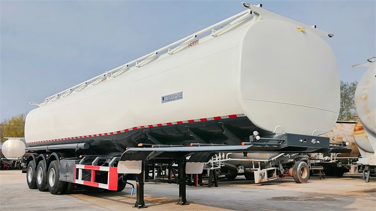 Tri Axle 42000 Liters Fuel Tanker Semi Trailer for Sale In Ghana