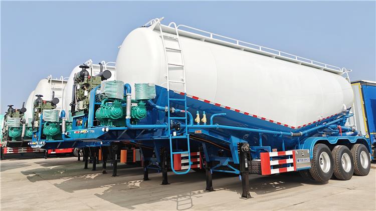Tri Axle Dry Bulker Tanker Trailer for Sale In Zambia