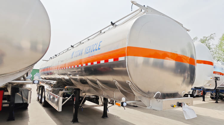 Tri Axle Aluminum Diesel Tanker Trailer for Sale in Uganda