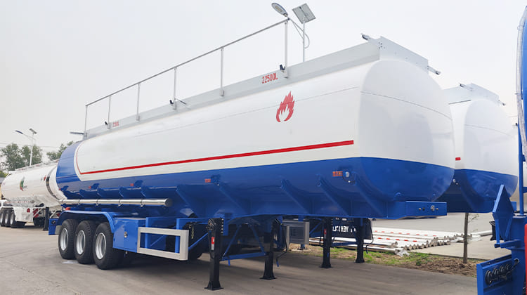 45000 Litres Crude Oil Tanker Trailer in Mali
